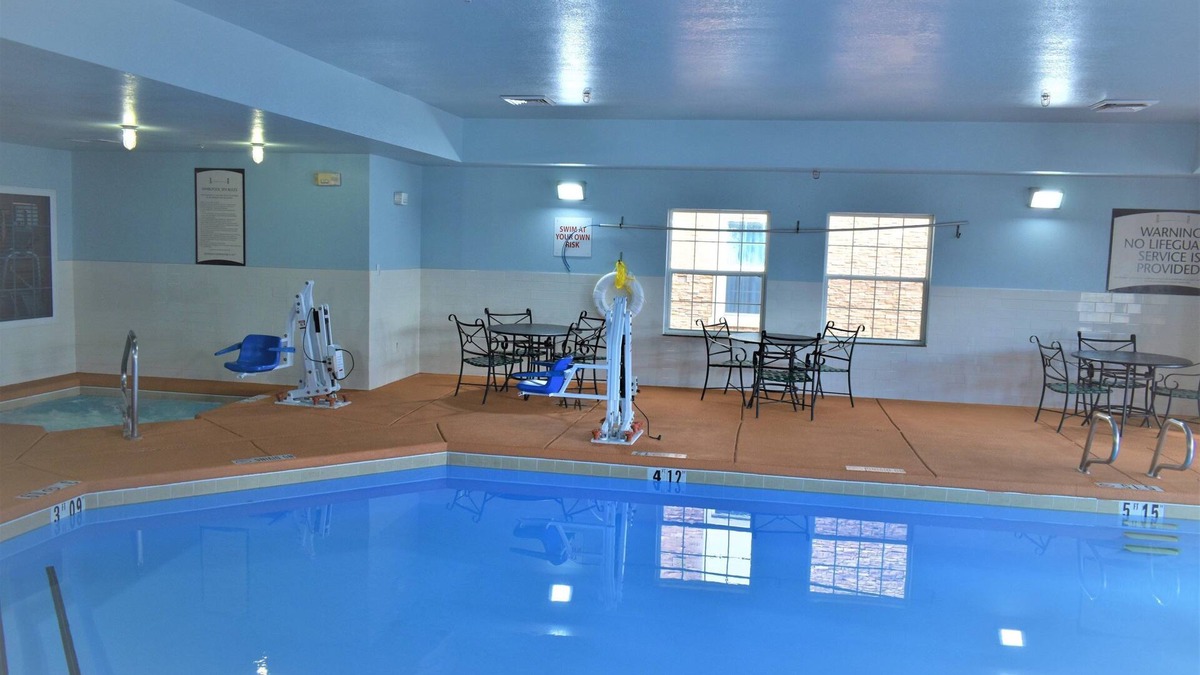 Northeast Heights Condo | Equipped King Suite | Free Daily Breakfast, Pool