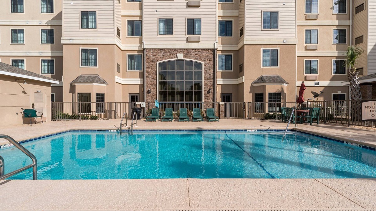 Oak Apartment | Equipped Studio | Top Location, Gym Access + Pool
