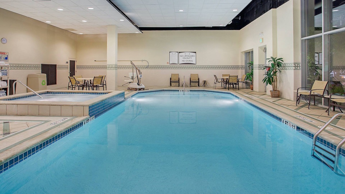 Downtown Chattanooga Condo | Equipped Suite in Downtown Chattanooga | Free Breakfast + Pool Access