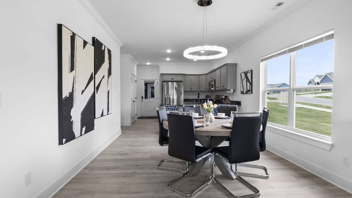 Jeffersonville House | Equus: Work Friendly & Near Downtown