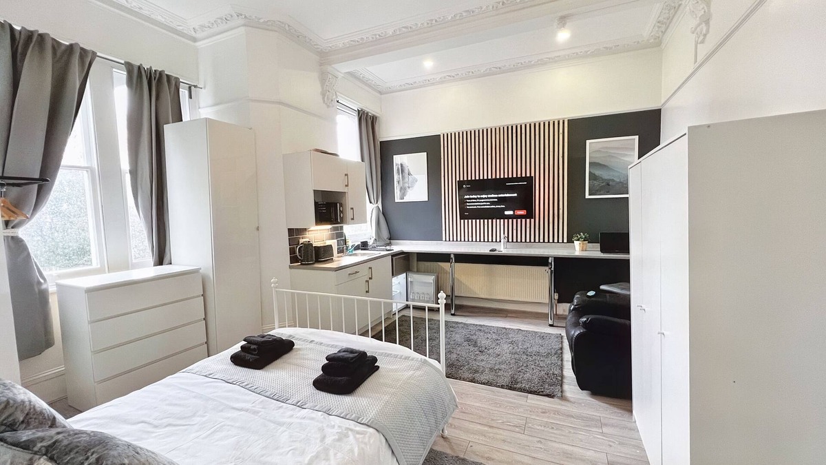Waddon Apartment | Erin Court Mansion -Suite 13
