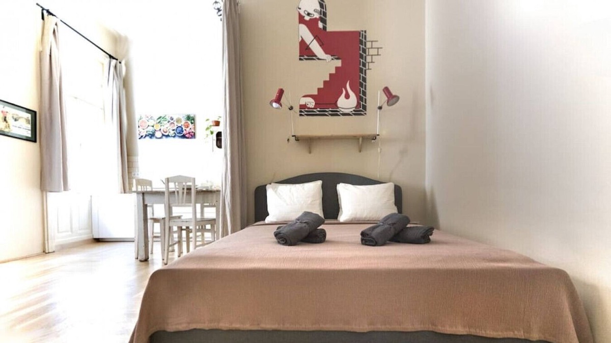 Belso-Ferencvaros Apartment | Erkel 13 / 3 · Charming newly renovated studio / CENTER