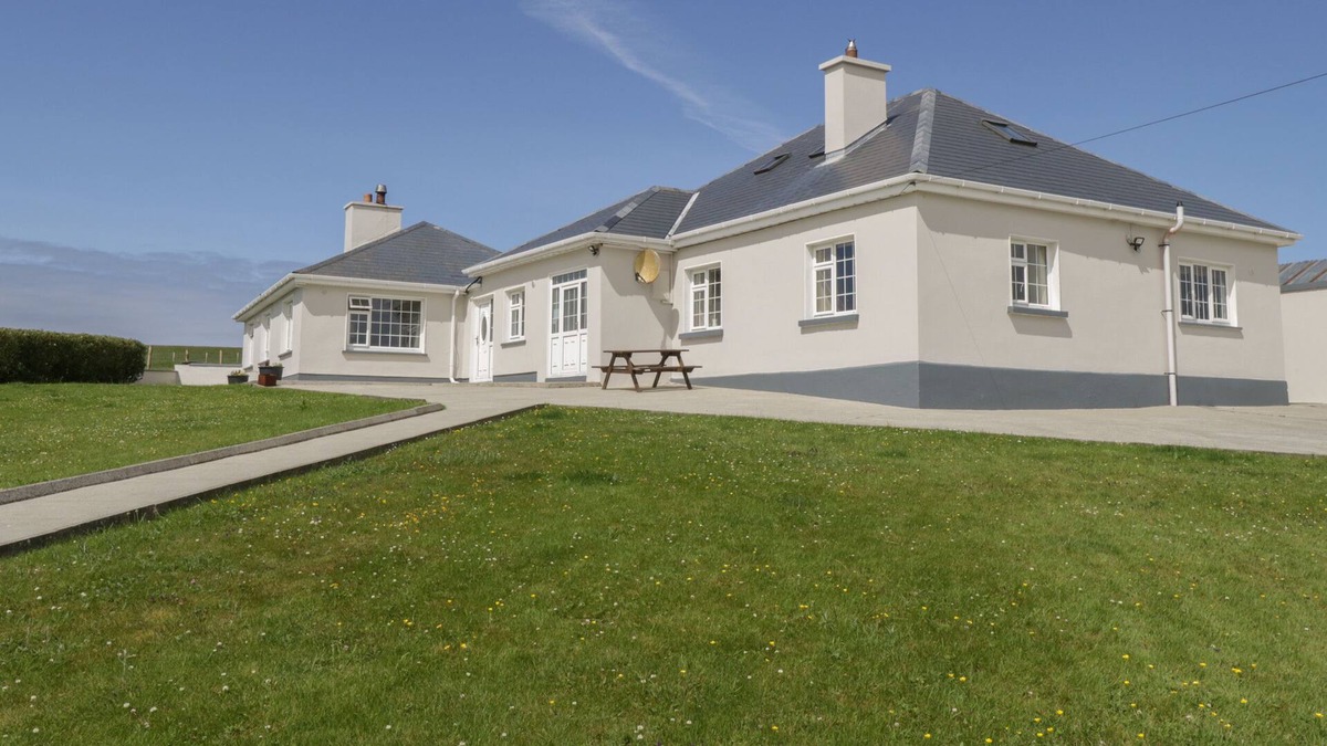 Belmullet House | ERRIS HEAD HOUSE, family friendly in Belmullet, County Mayo