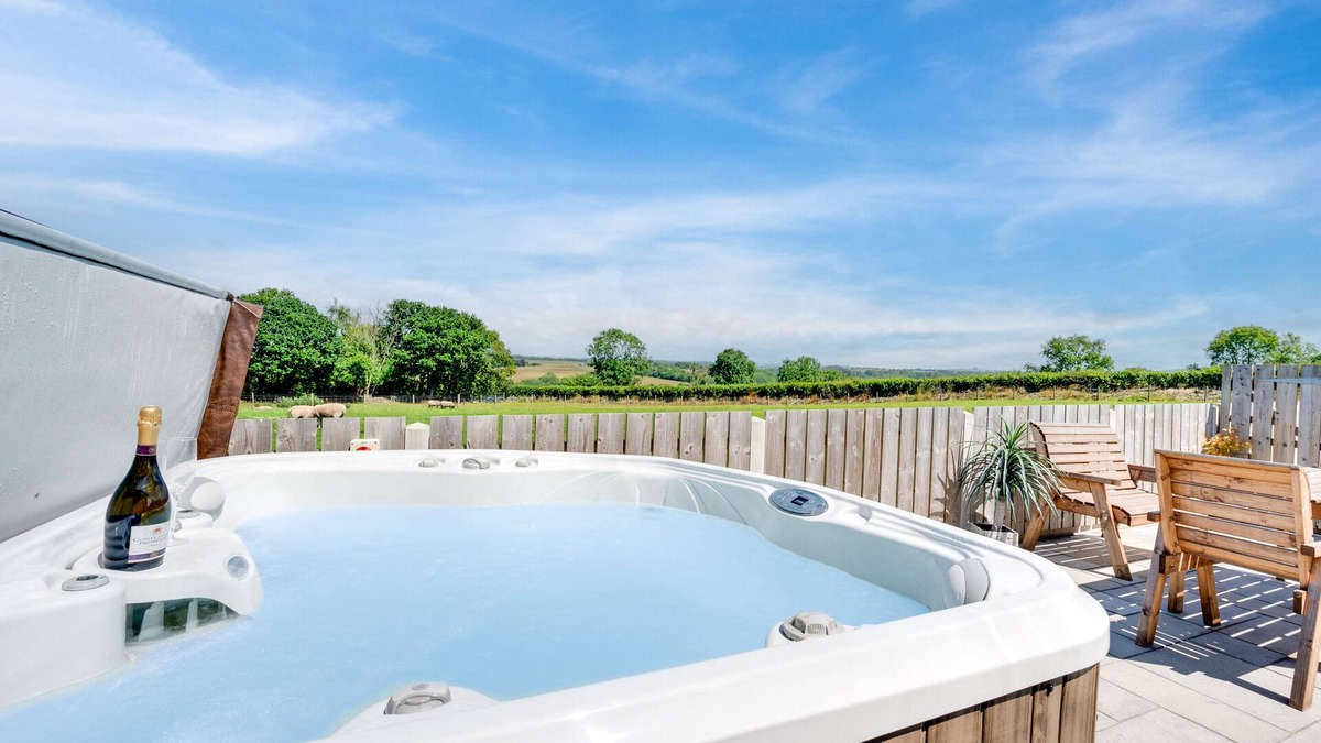 Aberaeron House | Erw Las - Three Bedroom House, Sleeps 6