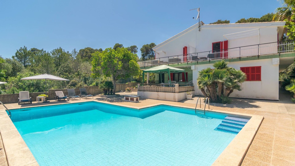 Es Carregador House | ES PINS - Nice flat with shared pool and very close to the beach. Free WiFi.