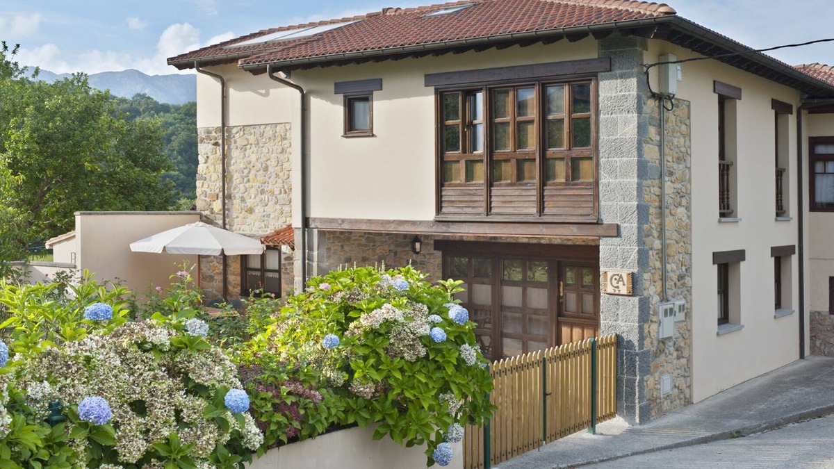 Villar de Huergo Cottage | Larrionda 31. Village House in Asturias.