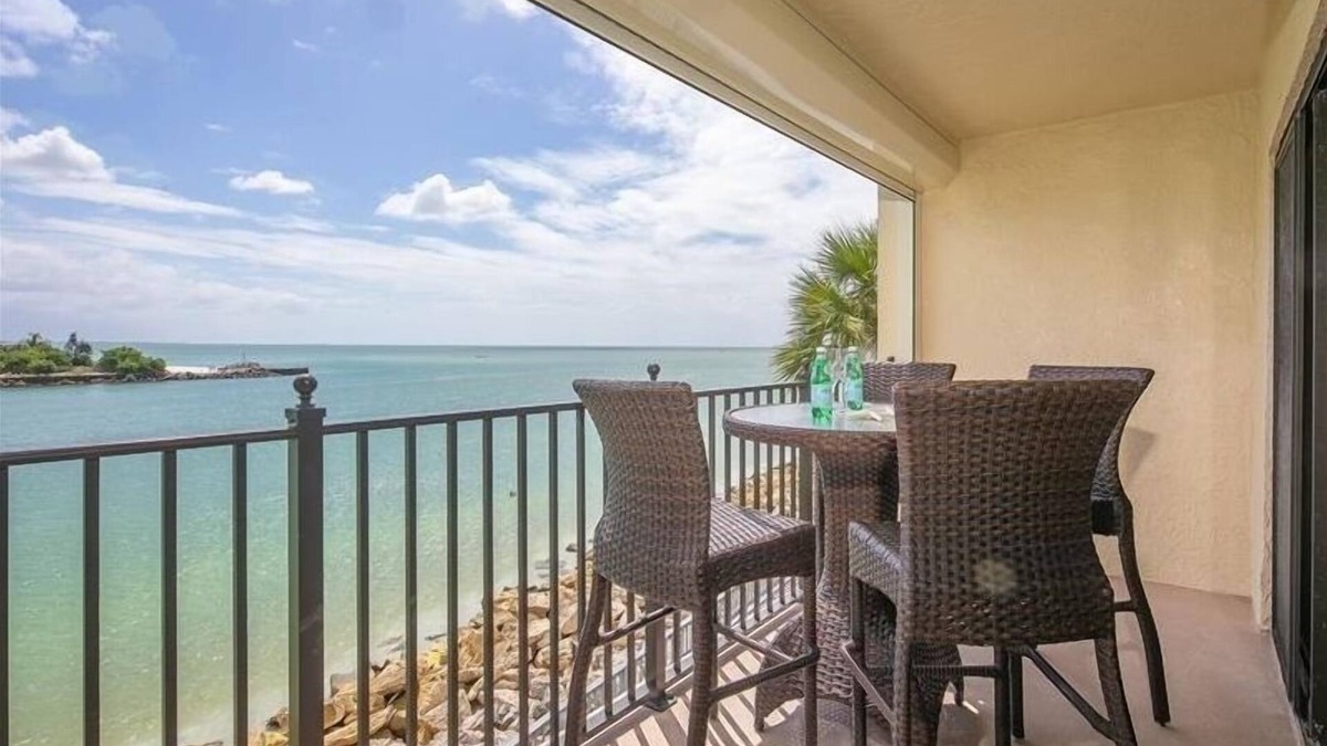 Sunset Beach House | Escape 2 Lands End Your Beachside Paradise on T.I.