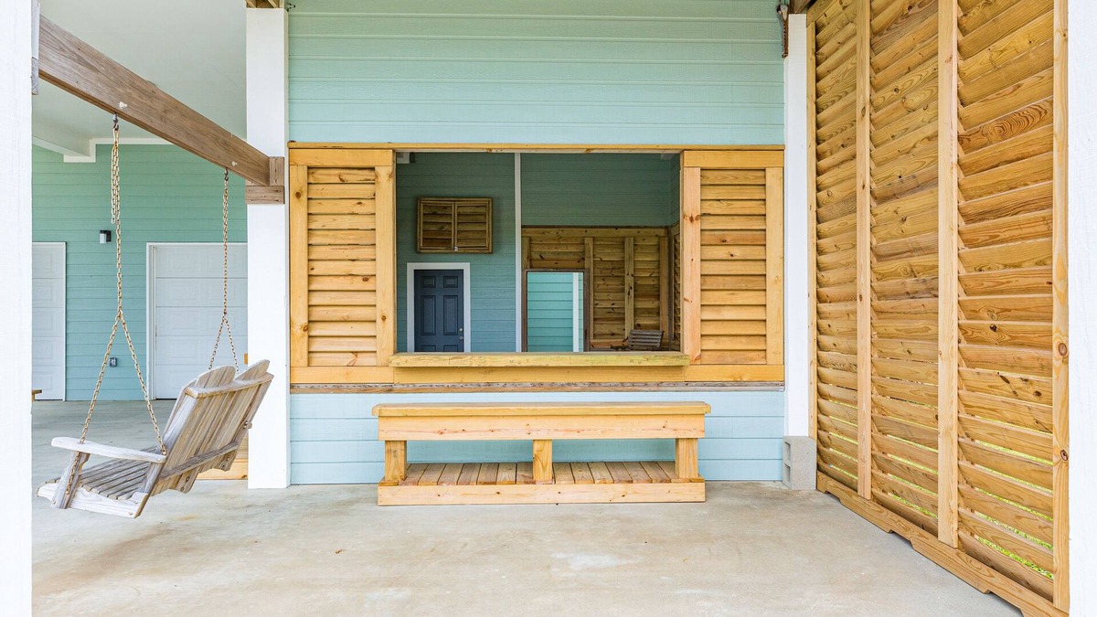 Crystal Beach House | Escape | Gulf Views | Basketball Hoop | Sleeps 16
