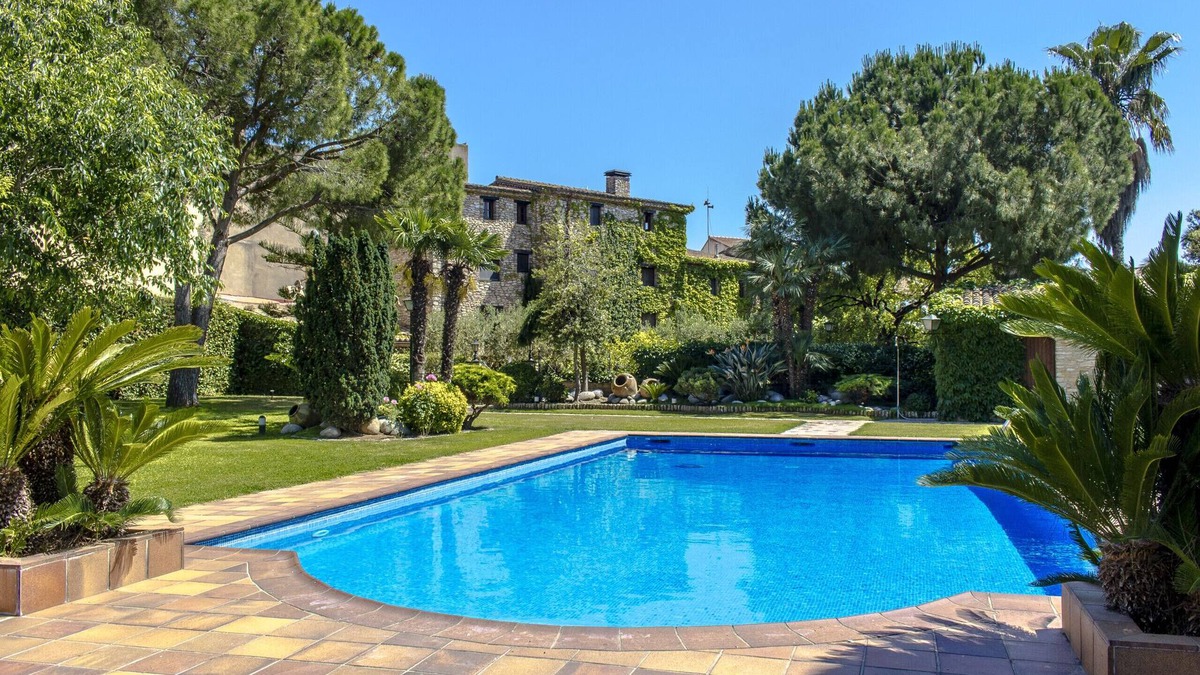 Santa Oliva Villa | Escape into majestic history for 32 guests, just 14 minutes from Barcelona.