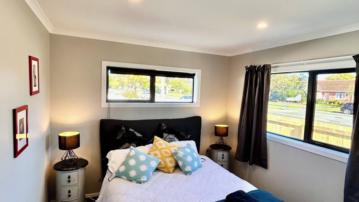 Palmerston North House | Escape on Esplanade: (Cozy 2-Bedroom Home near Park & Pool.