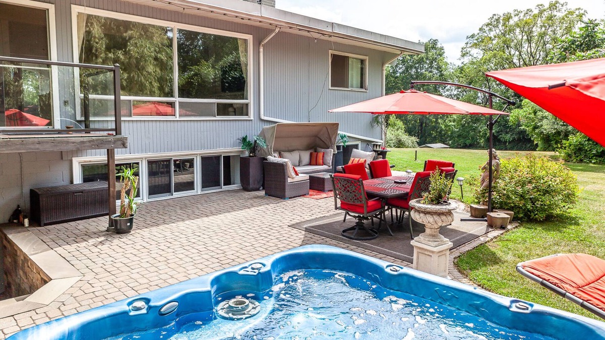 Hamilton House | Escape the city and relax surrounded by nature