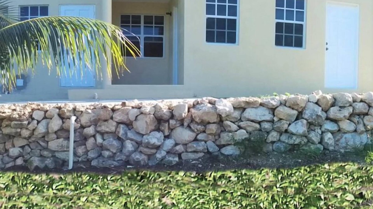 Cedar Grove Cottage | Escape the cold during the holidays & stay at Conrads! A Tropical Getaway!