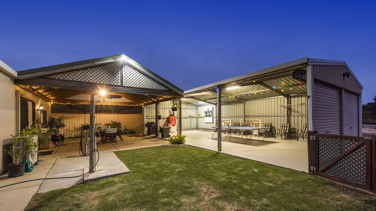 Karakin House | Escape the madness and just disappear - Off The Grid