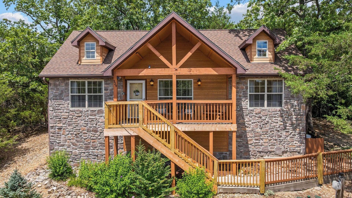 Branson West Cabin | Escape to a charming 2 br cabin in Stonebridge!