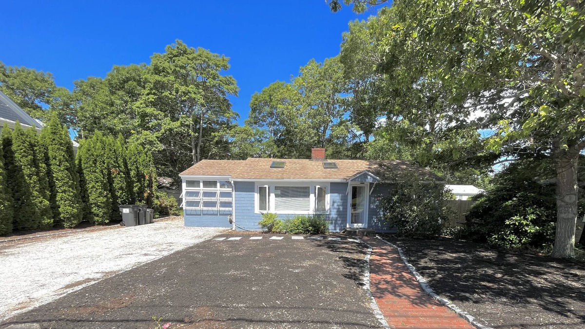 Popponesset Cottage | Escape to a seaside cottage in Popponesset. Beach less than 5 minutes away