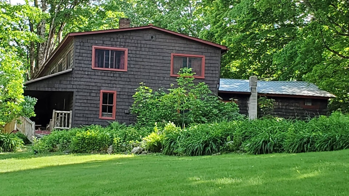 Forest Dale House | Escape to an Historic Lodge with Lake Dunmore at your feet!