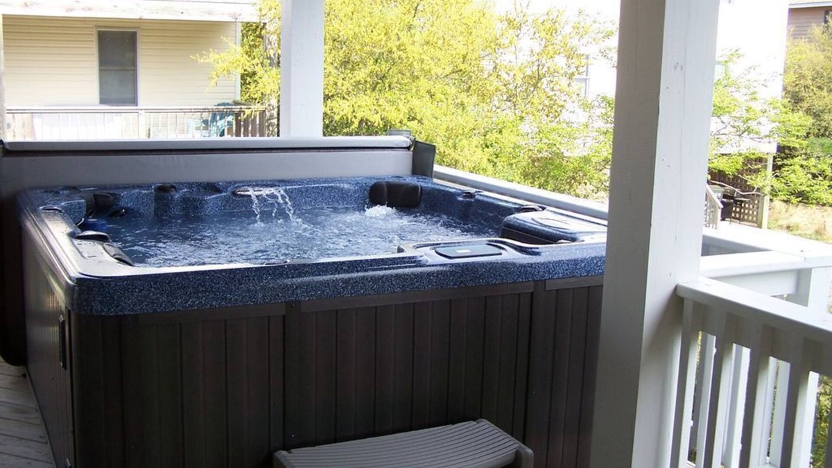 Ocean Sands House | Escape to Brightside OBX where Sunny Days & Sea Breezes are always in sight!
