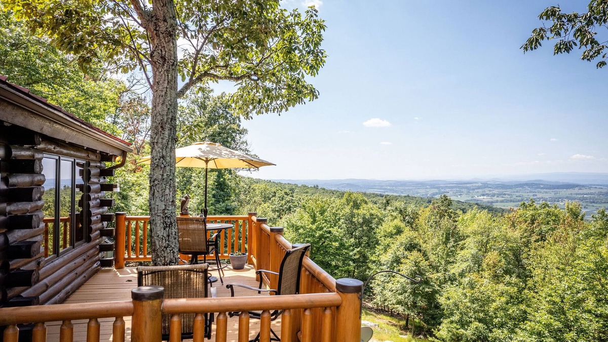 New Market House | Escape to Cozy Luxury in This Mountain Log Retreat