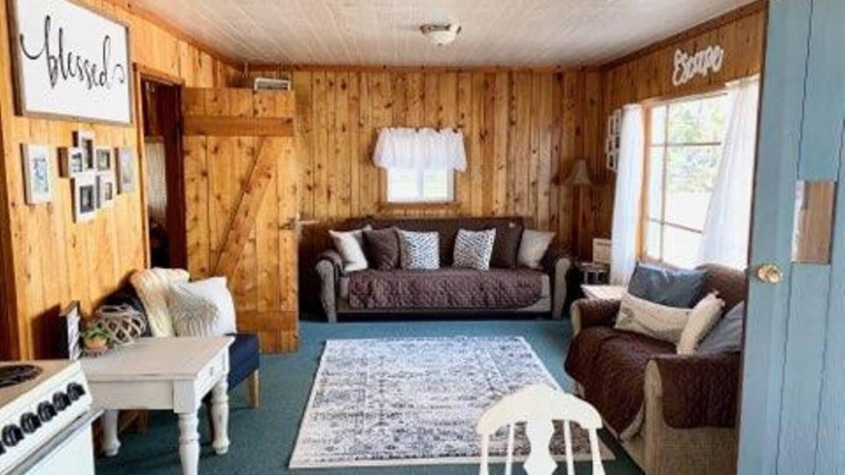 Bellaire Cottage | ESCAPE TO DARLING LAKEFRONT COTTAGE #2 PHILLIPS POINT BELLAIRE, MI