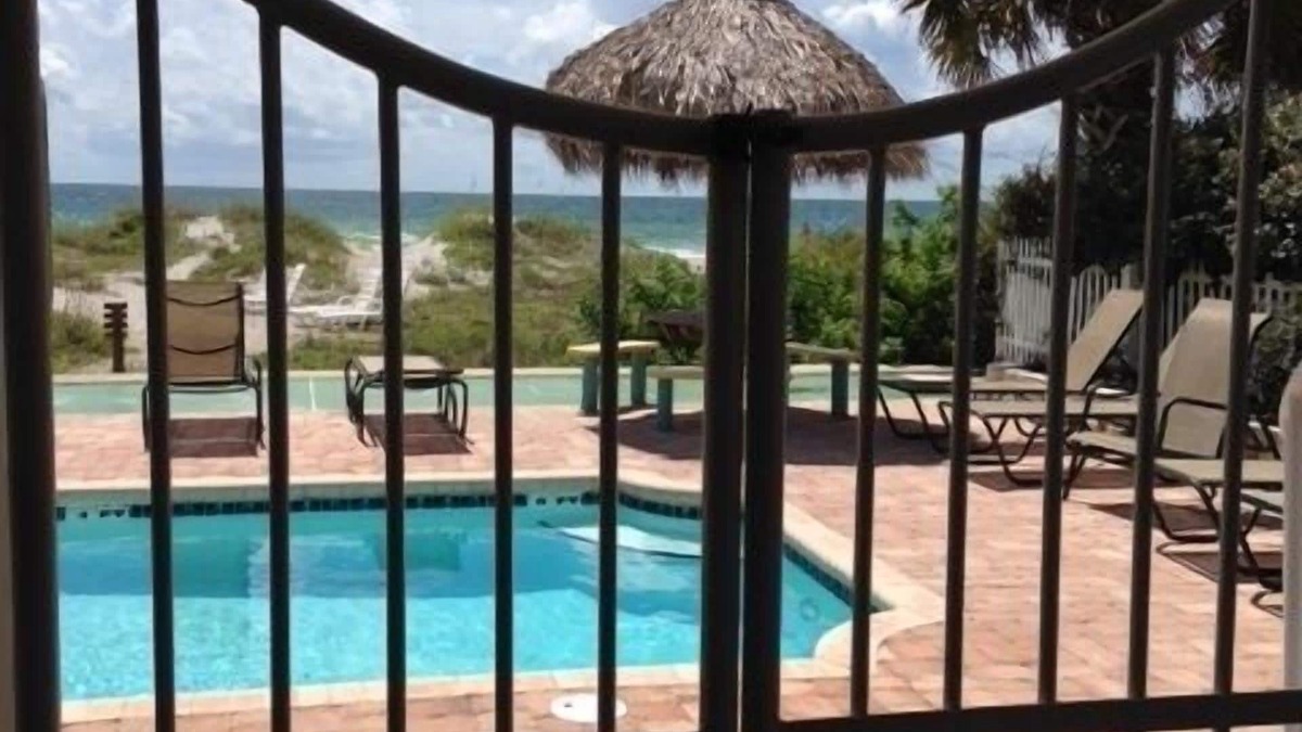 Independence Square Condo | ESCAPE to enjoy the most beautiful SUNSETS on the Gulf of Mexico!