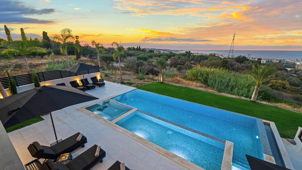 Hersonissos Centre Villa | Escape to Extraordinary: A 7 bedroom Haven of Luxury in Koutouloufari