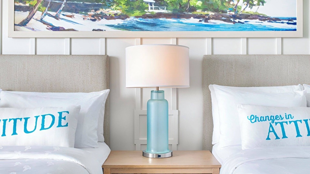 I-435 West KC-KS Hotel | Escape to Island Vibes in a Kansas City Retreat w/Swimming Pool & Pet Friendly