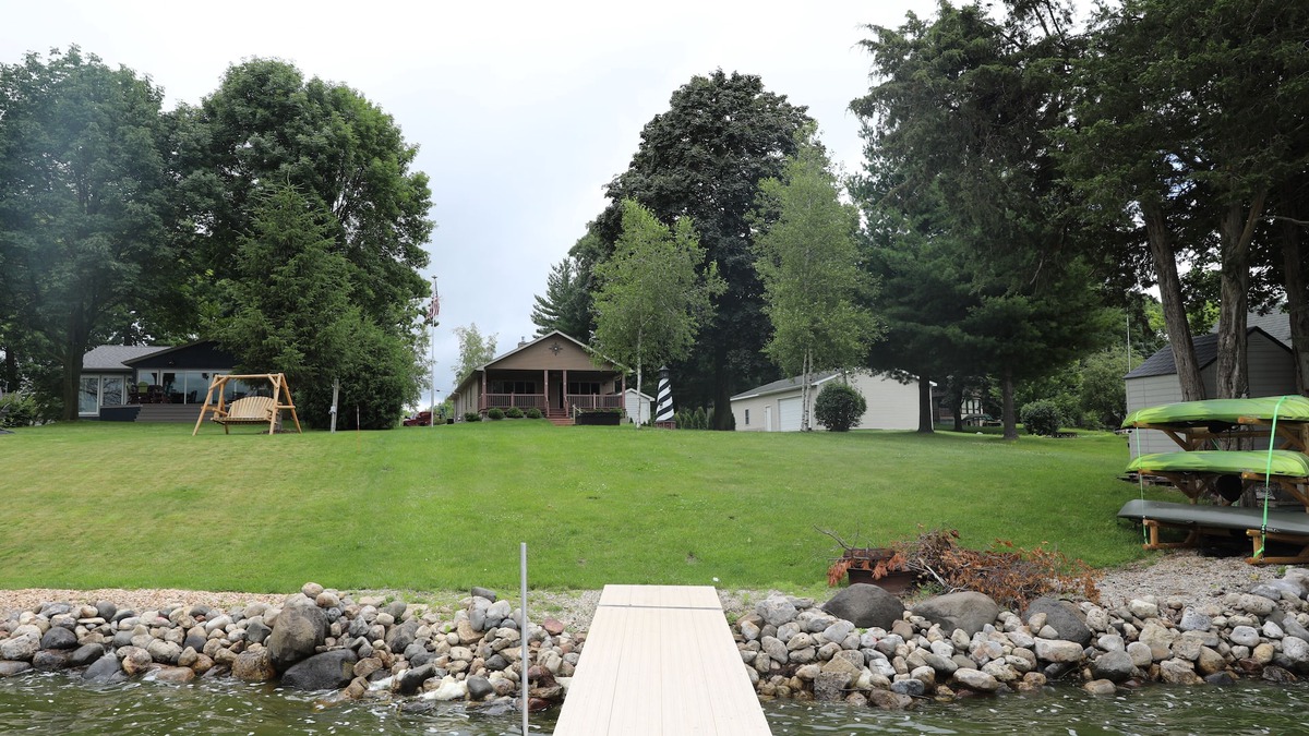 Markesan Cabin | Escape to Little Green Lake, perfect for family and pet getaways.