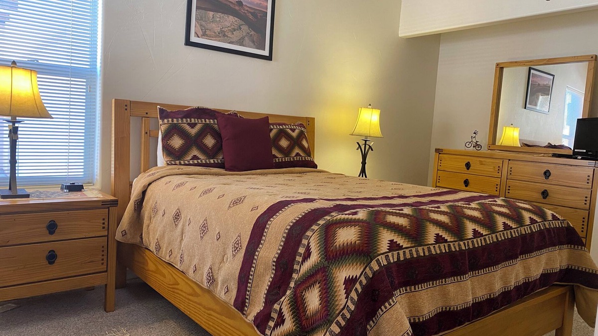 Moab South Valley Condo | Escape to Moab's red rocks! Ideal for families or couples!