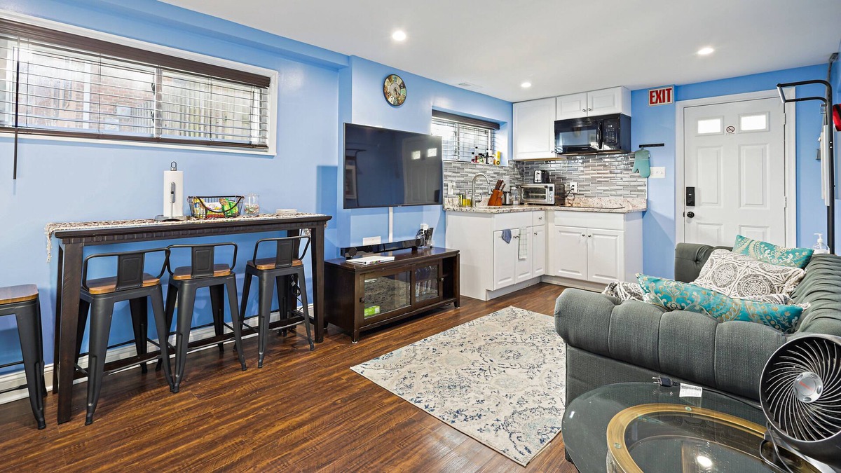 Alexandria West House | Escape to our Cozy 2 Bed Rm Unit in Alexandria, VA
