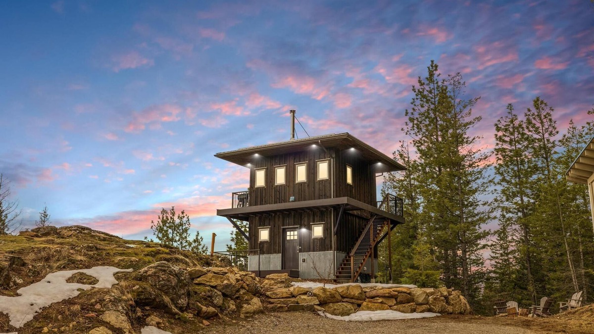 Sandpoint Apartment | Escape to Serenity: Lookout Tower with Hot Tub, near Schweitzer and Pet-Friendly