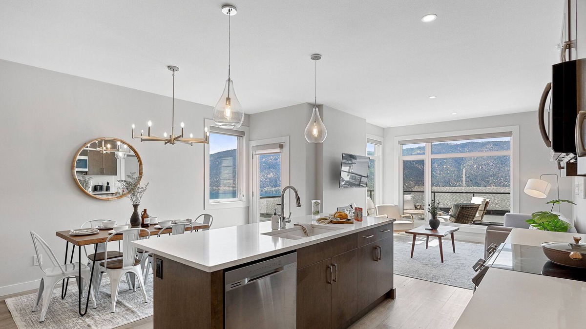 McKinley House | Escape To The Lake | Sleeps 6 | Walk To The Beach