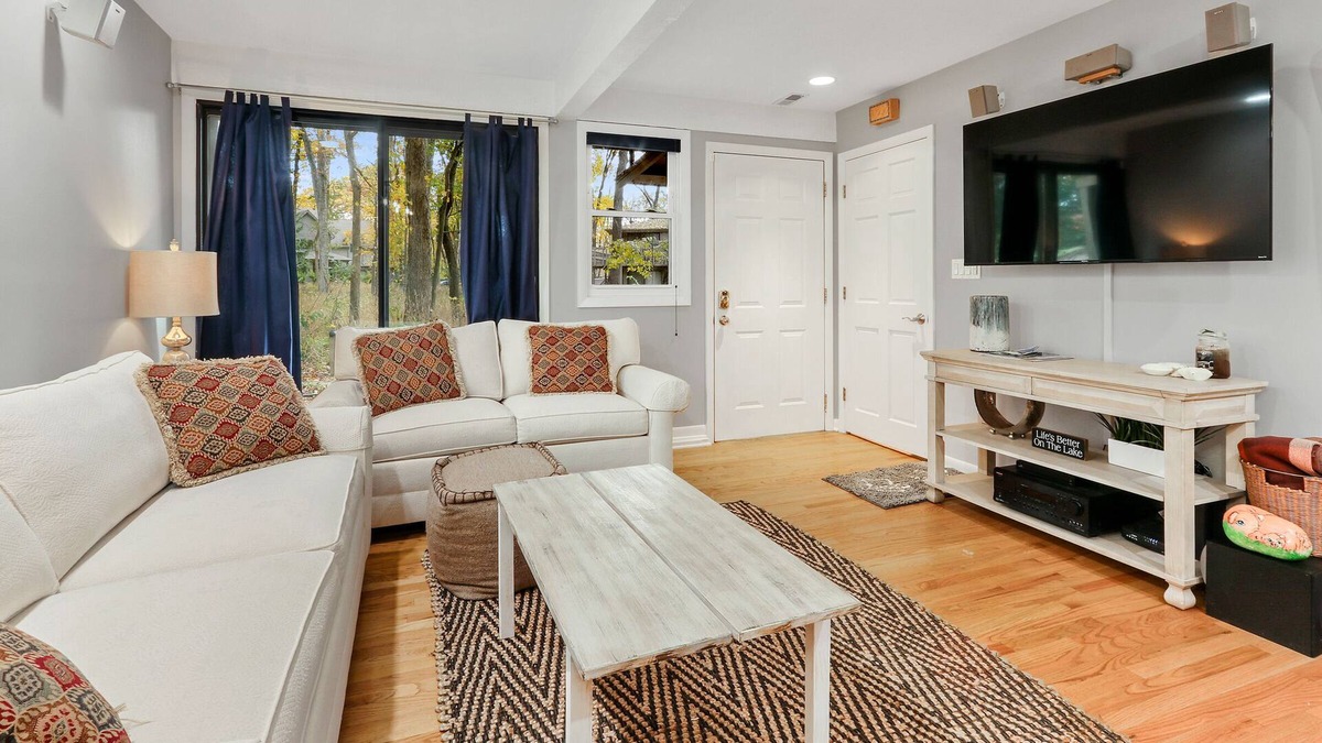Fontana Condo | Escape to the Lake- Updated Abbey Springs Condo w/ Golf Cart!