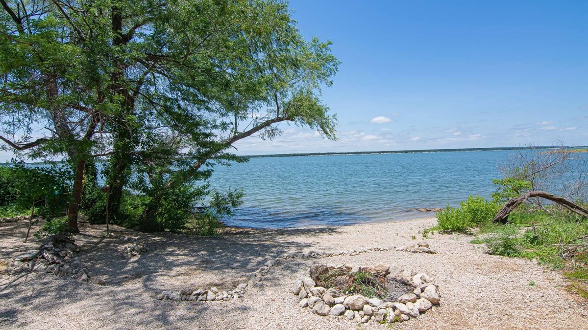 Lake Whitney House | Escape to the Lake! Waterfront w/Semiprivate Cove Access, Pet Friendly, Fire Pit, Quiet & Secluded