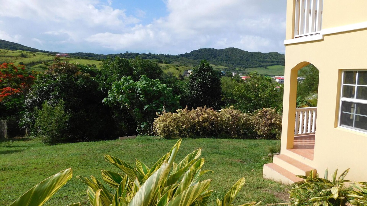 Ogees Apartment | Escape to the Serene Valley Vista Retreat