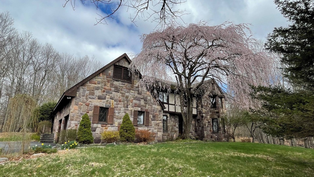 Mountain Dale House | Escape to the Woods: 4-bedroom country house with hot tub spa, sauna, fireplace