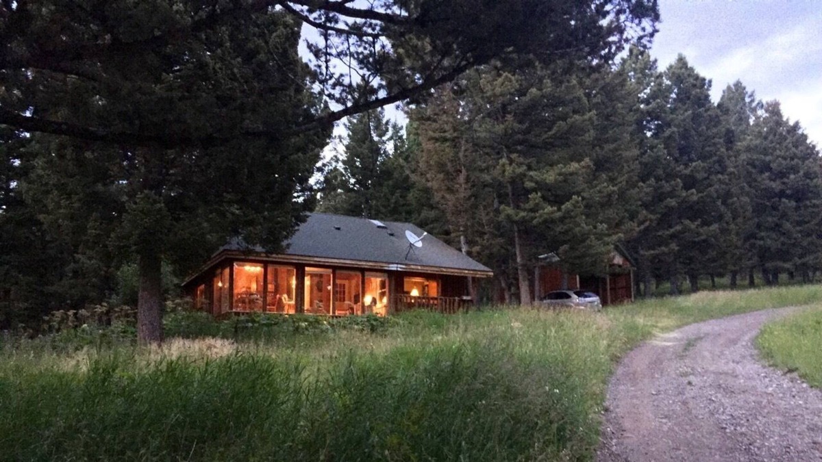 Bozeman Cabin | Escape to this Cozy, Secluded Cabin to unwind and disconnect from the world!