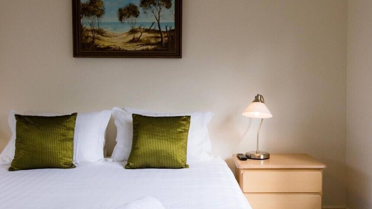 Point Lonsdale Cottage | Escape to Tranquility: Experience Blissful Getaways at Jade Cottage