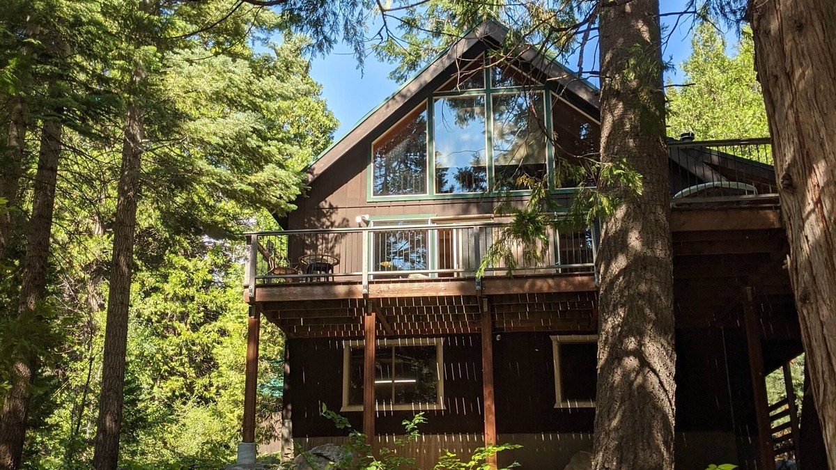 Strawberry Cabin | Escape to your cozy 3-bedroom cabin near South Lake Tahoe