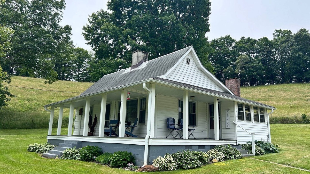 Mars Hill Cottage | Escape to your cozy Mars Hill Cottage, near Asheville