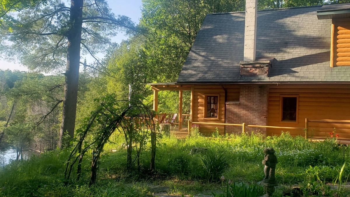 Vanderbilt Cabin | Escape to your cozy 2-bedroom retreat in Vanderbilt