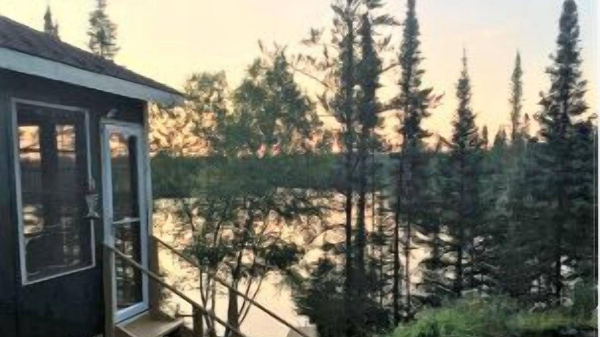 Kenora Cabin | Escape to your ultimate vacation retreat at Two N. Shore Royal Lake Rd., Kenora