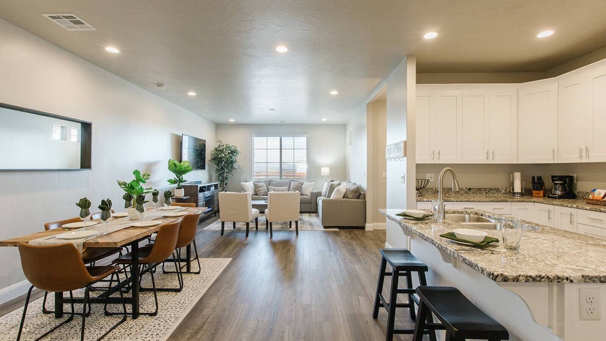 Sienna Hills House | Escondido 1101 Kennedys Hugs Home sleeps 10 guest 3 bedrooms