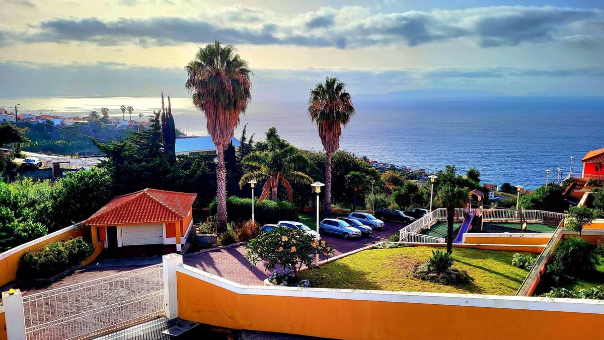 Canico House | Esfera I in Cani o With 3 Bedrooms and 2 5 Bathrooms
