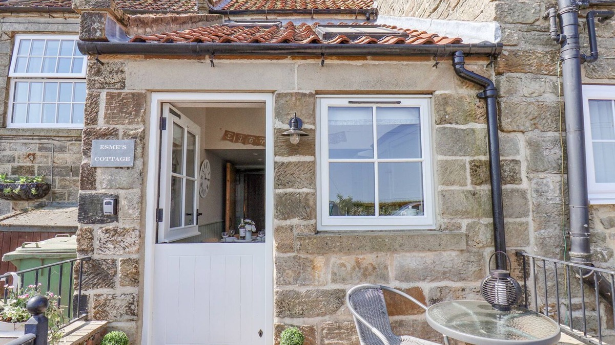 Briggswath Cottage | ESME'S COTTAGE, pet friendly, character holiday cottage in Whitby
