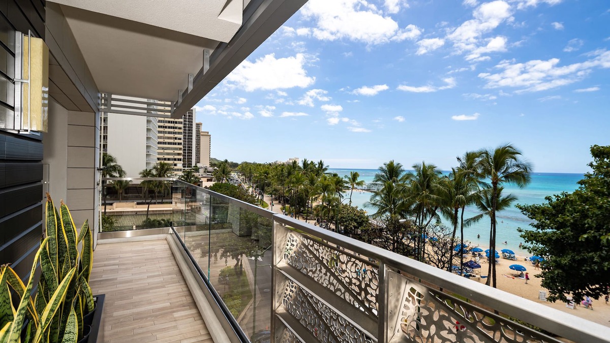 Waikiki Condo | ESPACIO: The Jewel of Waikiki . Beach View Suite: Ruby, sleeps 6