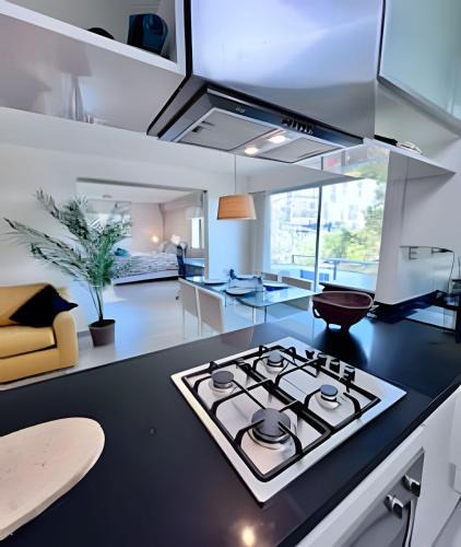 Apoquindo Apartment | Espacioso y luminoso Depto