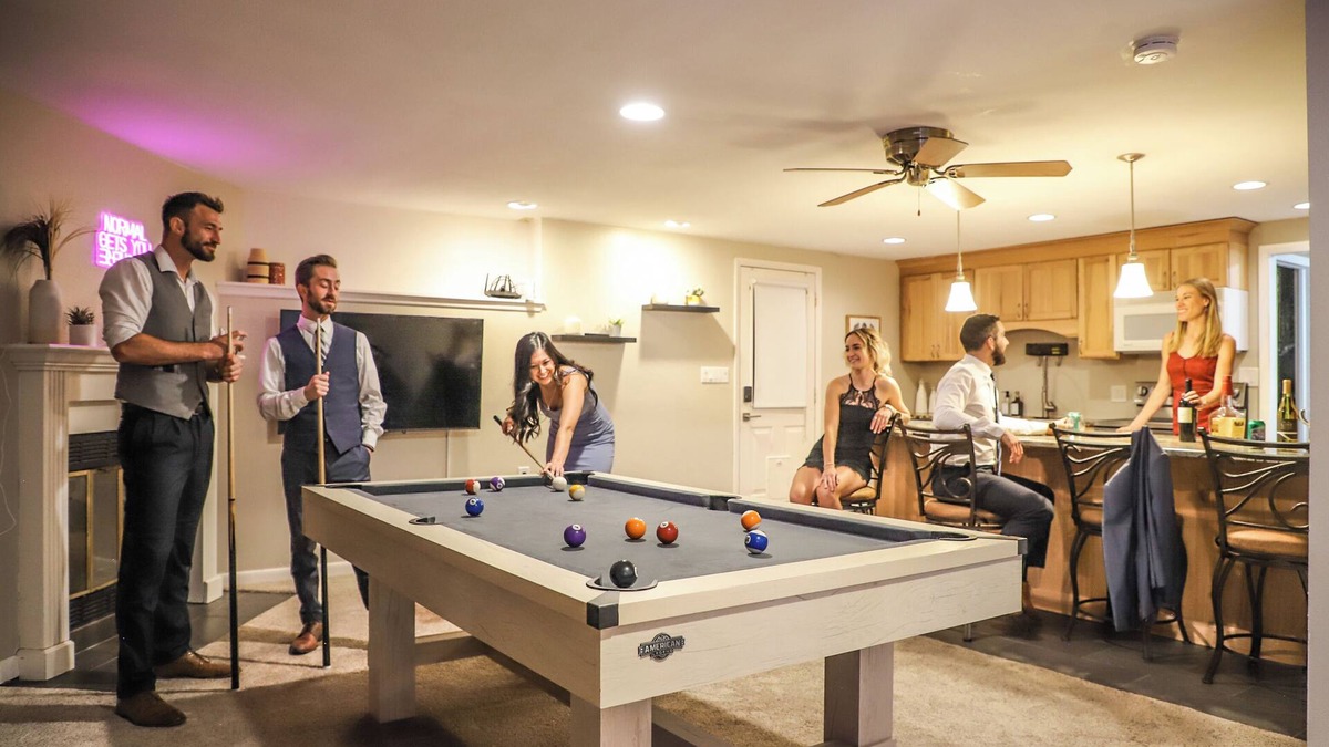Broomfield House | Essence of Opulence: 20 Guests, 4000sqft! Pickleball, Poker, Fire Pit, Ping Pong