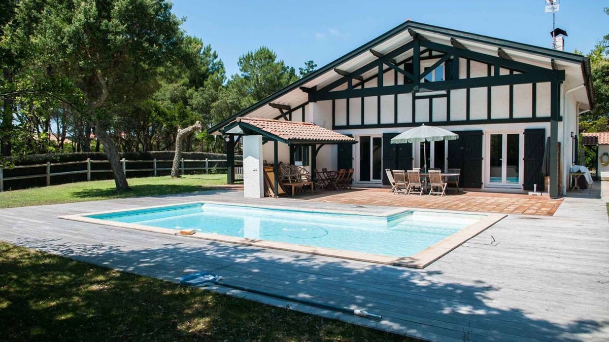 Les Estagnots House | Estagnots Beach and Lake on foot