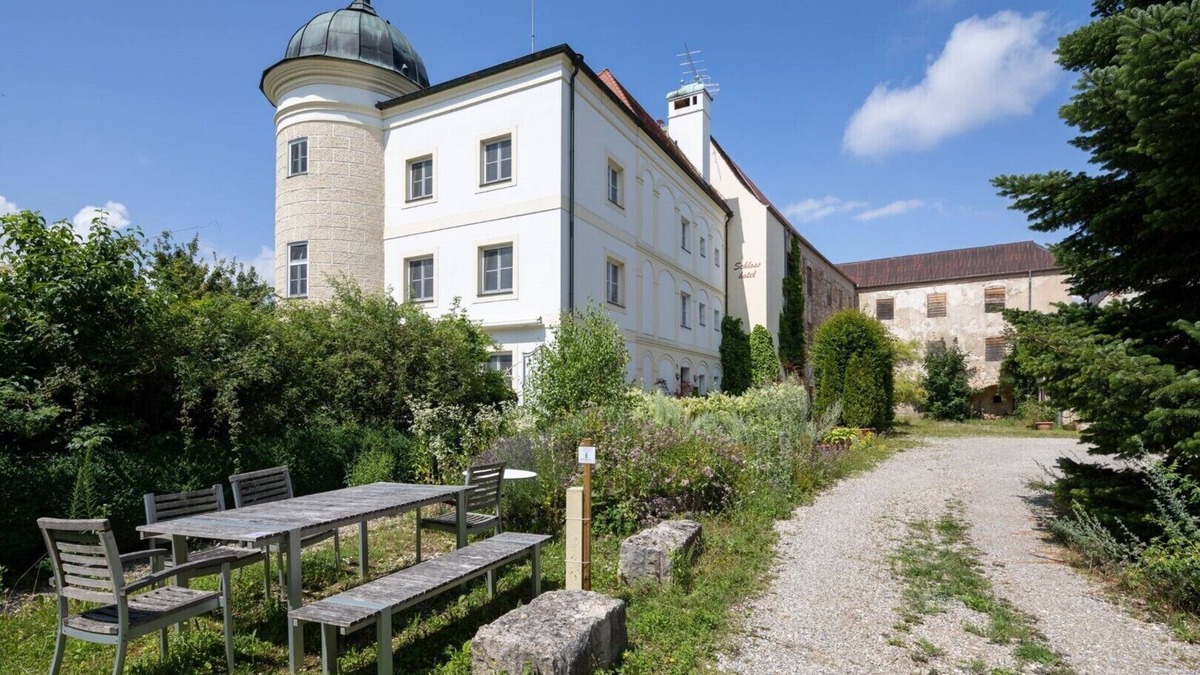 Dachau District House | Estate quarters in the Odelzhausen castle estate