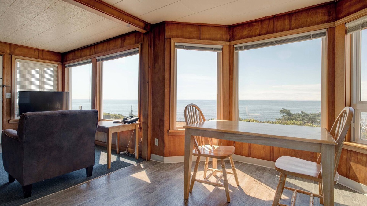 Lincoln City Hotel | Ester Lee Oceanview Inn